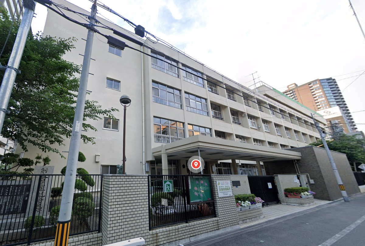 小学校　大阪市立高津小学校（小学校）まで200m