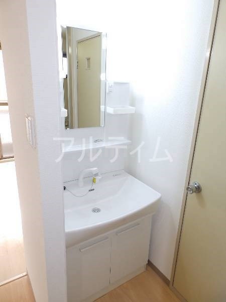 洗面設備　違うお部屋の写真です。ご参考までに