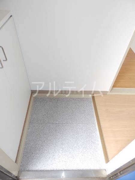 玄関　違うお部屋の写真です。ご参考までに