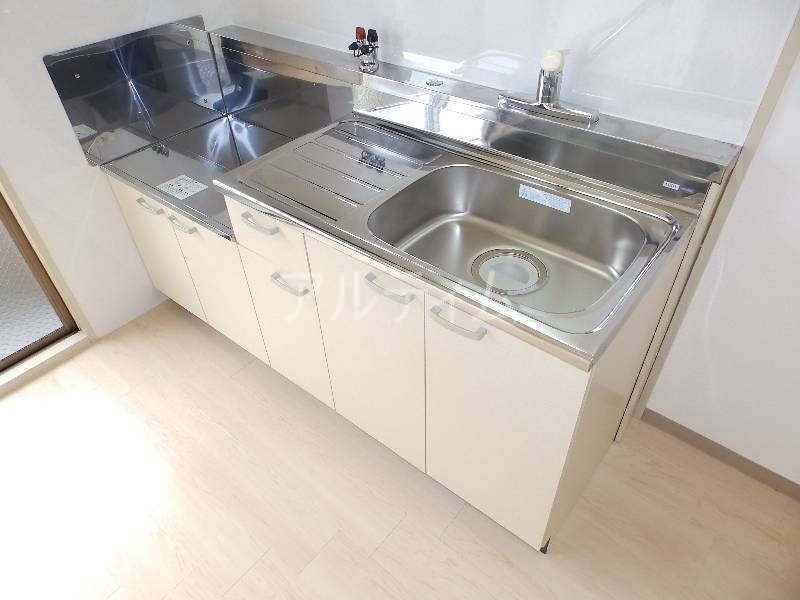 キッチン　違うお部屋の写真です。ご参考までに