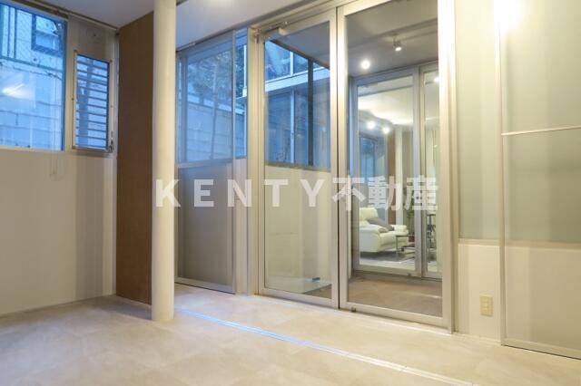 その他部屋・スペース　開放的な寝室です