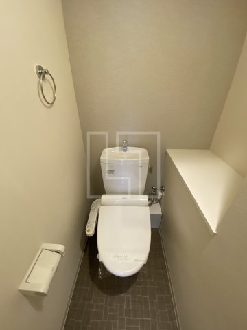 トイレ　プレサンス堺筋本町駅前　温水洗浄便座