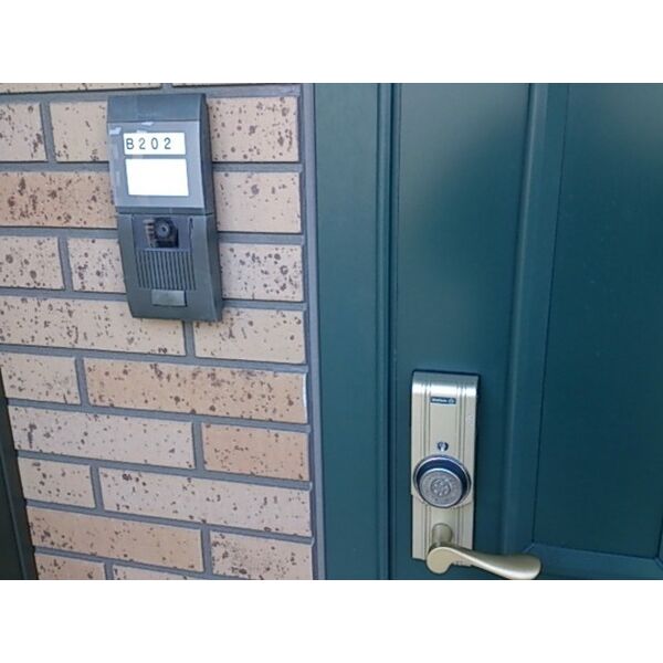 玄関　カードキー、TVインターホン