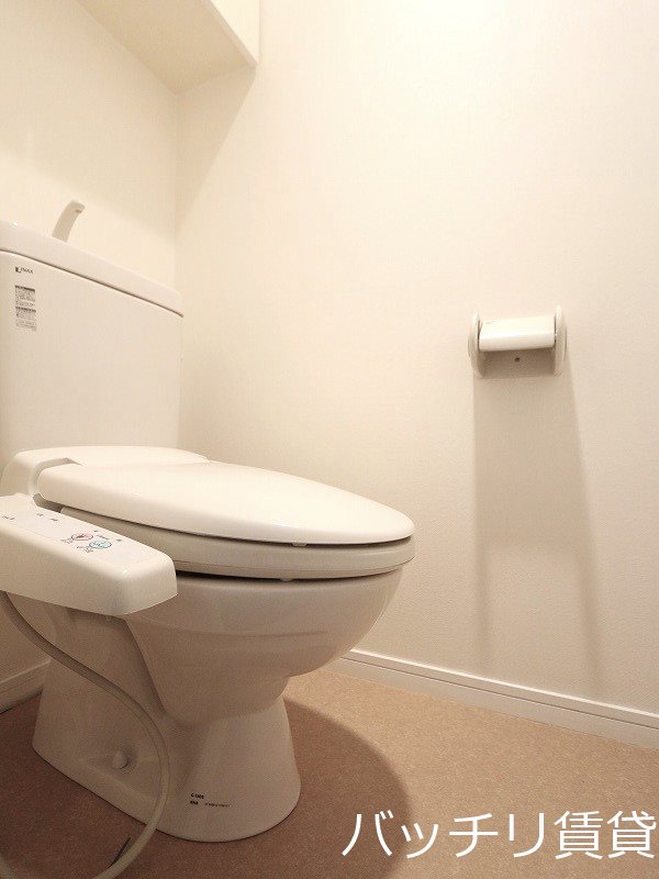 トイレ　画像は別号室タイプの為、現状を優先致します。