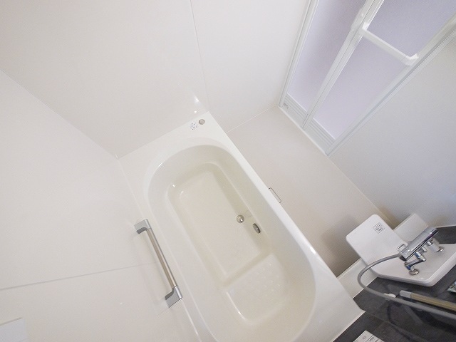 バス・シャワールーム　落ち着いた空間のお風呂です