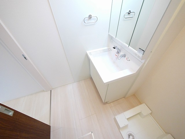 洗面設備　スペースが確保できる洗面所です