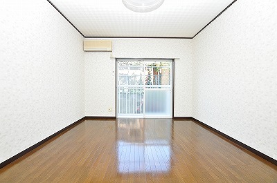 居室・リビング　室内