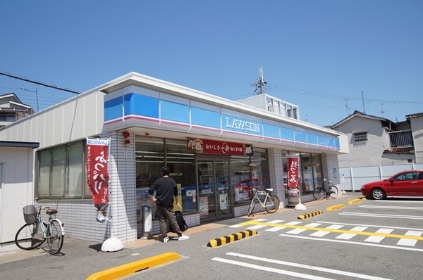 コンビニ　ローソン尼崎大庄西町三丁目店（コンビニ）まで879m