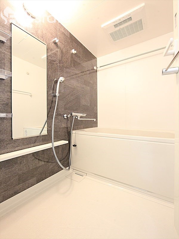 バス・シャワールーム　バスルーム