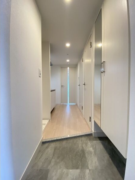 玄関　同物件別部屋写真