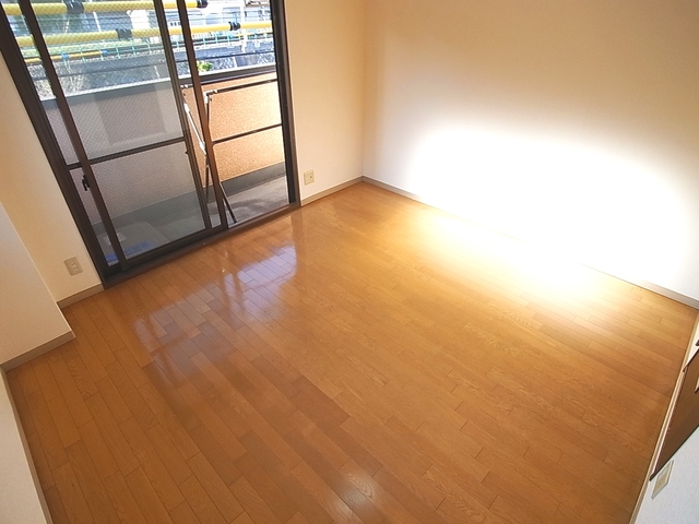 居室・リビング　キレイな室内ですね