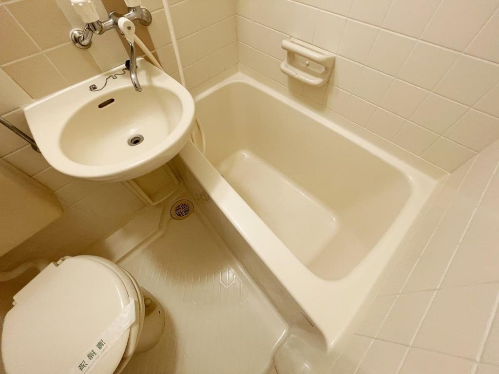 バス・シャワールーム　同物件別部屋写真