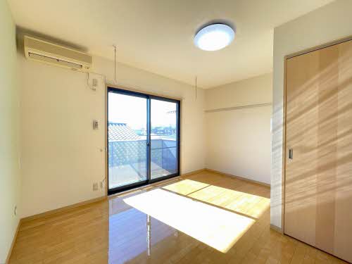 その他設備　エアコン、室内物干し機、照明器具