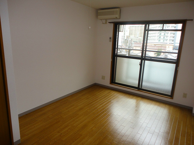 居室・リビング　洋室7.3帖、廊下からの眺め