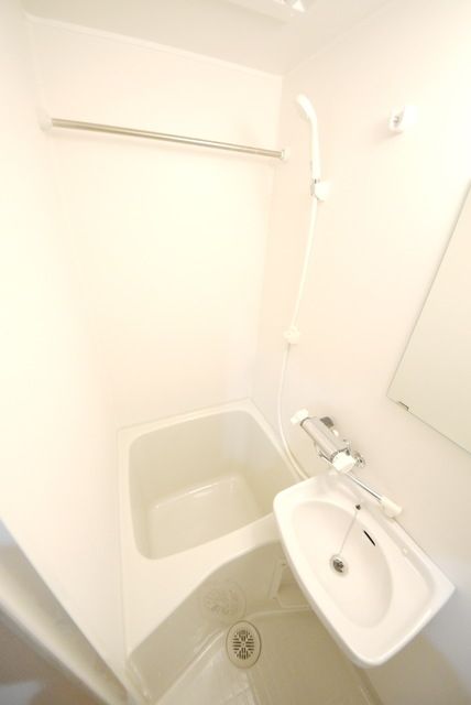 バス・シャワールーム　★広々としたバスルームです★