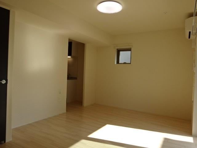 居室・リビング　室内