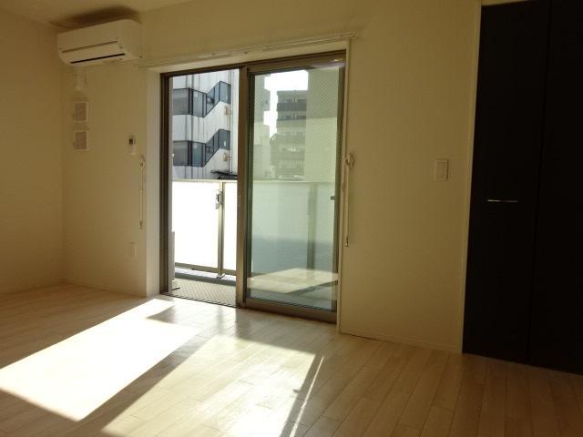 居室・リビング　室内