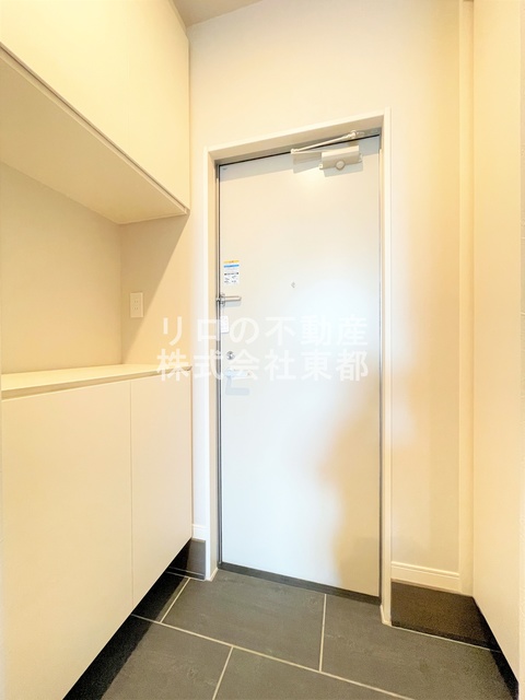 玄関　玄関スペース広めなのでゆったりとお出掛け準備できます♪