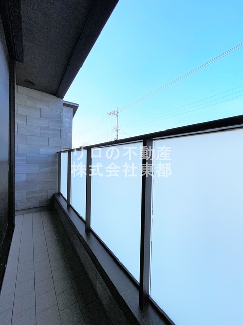 バルコニー　バルコニーがあるので洗濯物を太陽の下で干すことができます♪