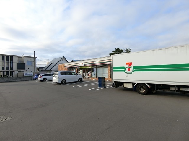 コンビニ　セブンイレブン恵庭駅前店（コンビニ）まで195m