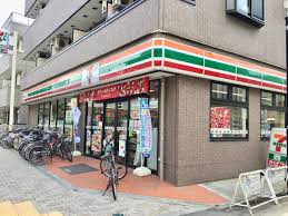 コンビニ　セブンイレブン（コンビニ）まで621m