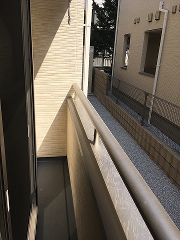 バルコニー　暖かな日差しのふりそそぐバルコニー