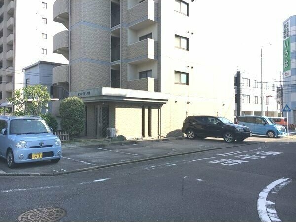 エントランス　ゆとりのあるエントランスです