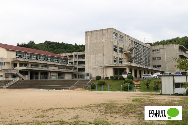 中学校　松江市立第四中学校（中学校）まで1926m