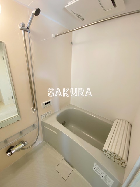 バス・シャワールーム　嬉しい追い焚き・浴室乾燥機付きです♪