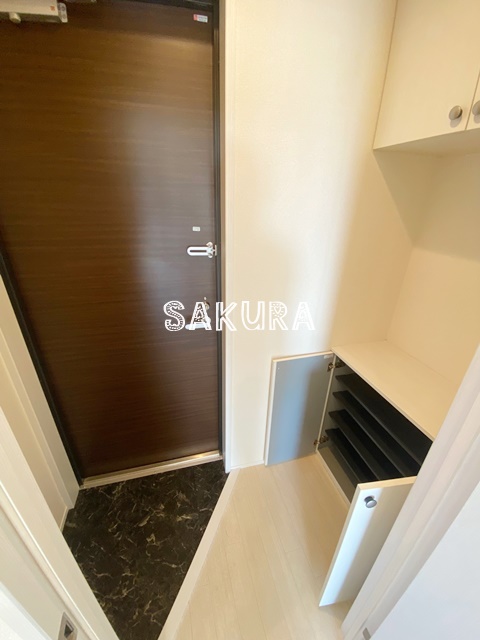 玄関　収納豊富なシューズボックスです♪