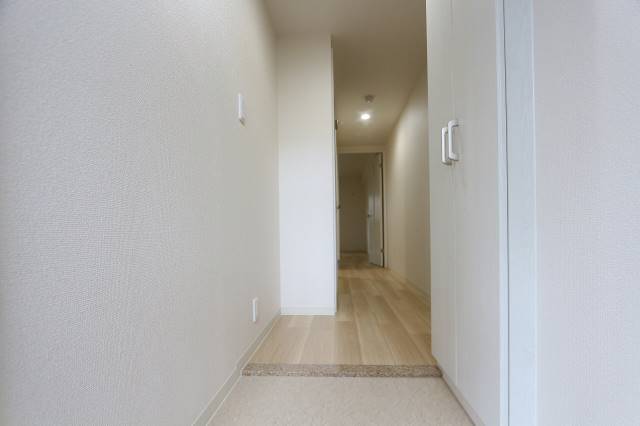 玄関　イメージにつき実際とは異なります