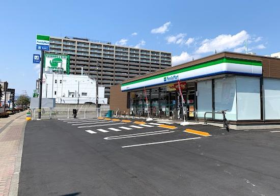 コンビニ　ファミリーマート宇都宮桜二丁目店（コンビニ）まで370m