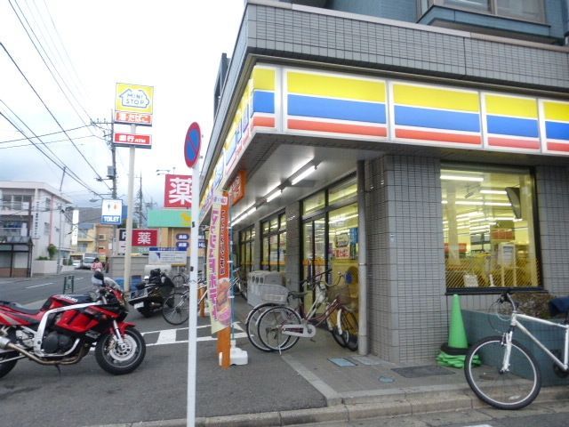 コンビニ　ミニストップ調布仙川店（コンビニ）まで621m