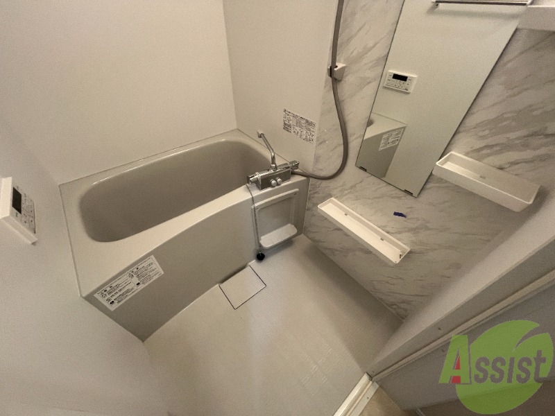 バス・シャワールーム　浴室は狭すぎず、シャワーも浴びやすそうです。