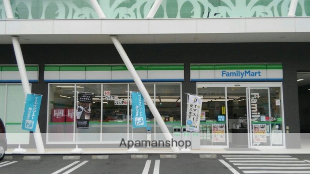 コンビニ　ファミリーマート（コンビニ）まで599m