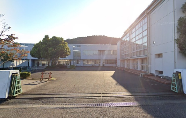 小学校　島田市立金谷小学校（小学校）まで483m