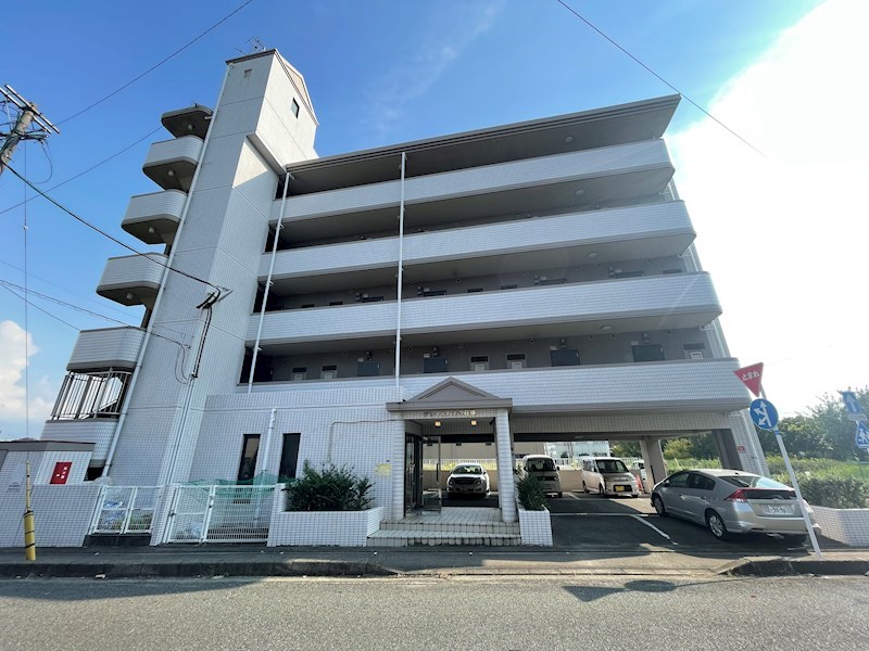 建物外観　エレベーター付き・オートロック付きのマンションです。