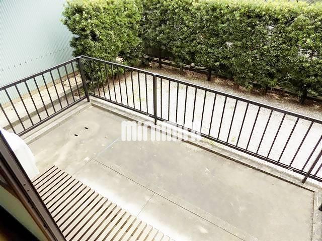 バルコニー　テラスで洗濯物がたくさん干せます