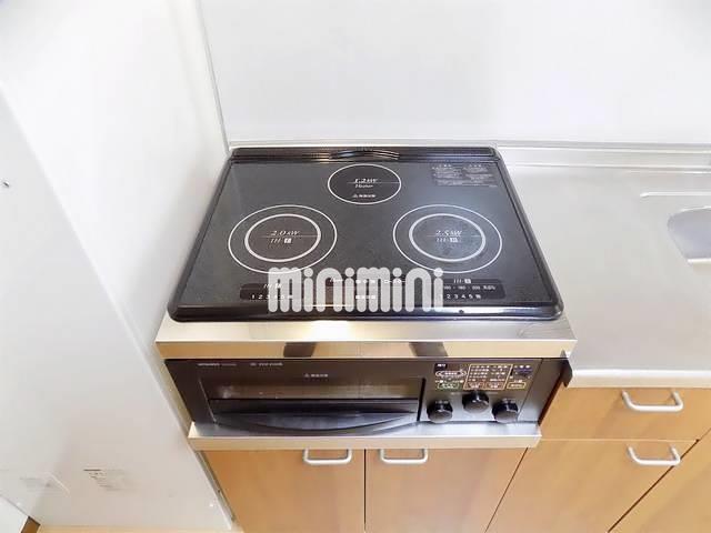 キッチン　ＩＨヒータ２口、電気コンロ１口