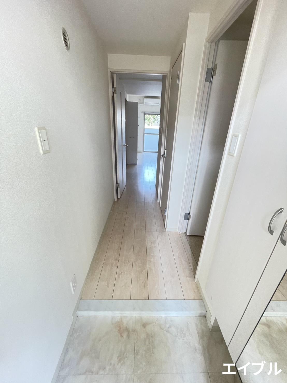 玄関　同タイプの別のお部屋の写真です。