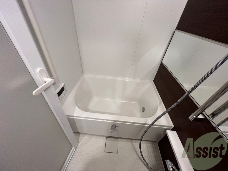 バス・シャワールーム　浴室は追い炊き機能付きになっていて快適です