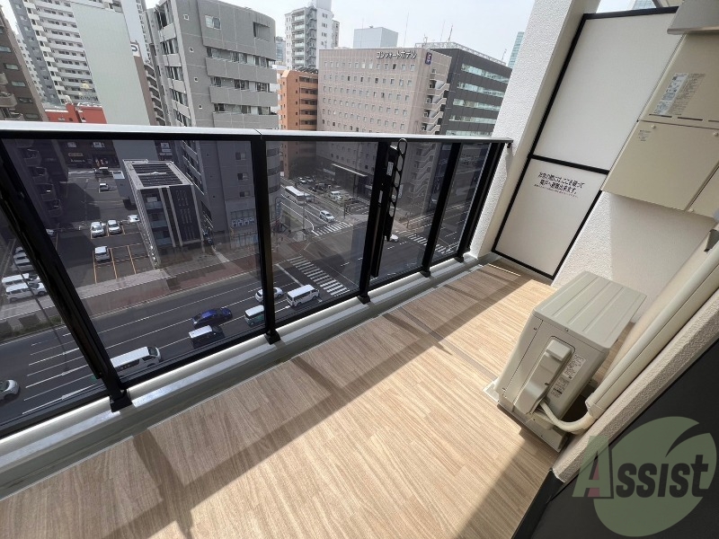 バルコニー　バルコニーは天気の良い日には洗濯物もよく乾きそうですね。