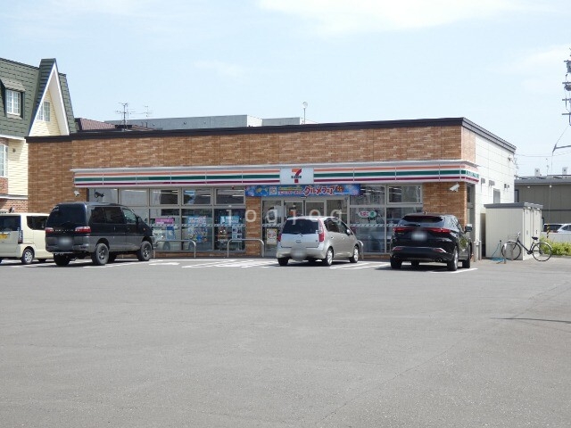 コンビニ　セブンイレブン札幌北32条東8丁目店（コンビニ）まで93m
