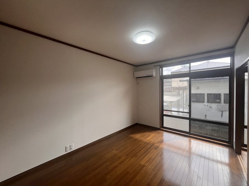 その他部屋・スペース　南西洋室。押入れ付きで布団も楽に収納可能です。