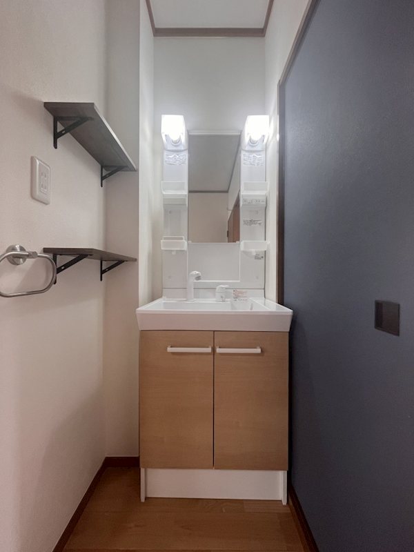 洗面設備　洗面スペースも十分広さがあります。