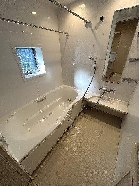 バス・シャワールーム　※同タイプの別部屋のお写真です。