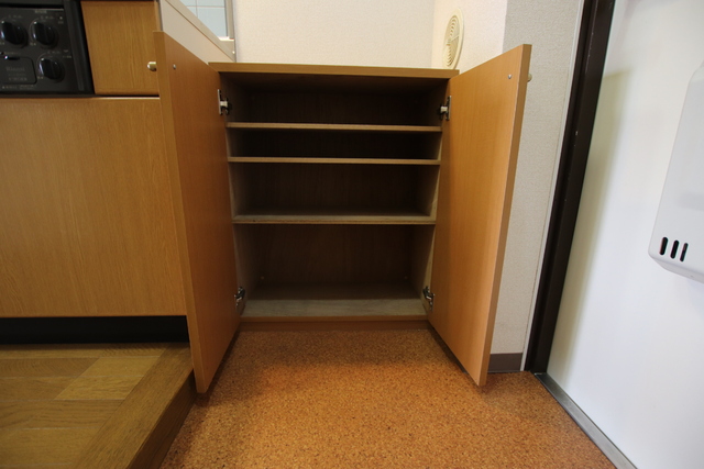 玄関　玄関　下駄箱