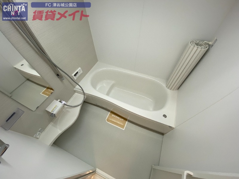 バス・シャワールーム　同タイプ反転写真