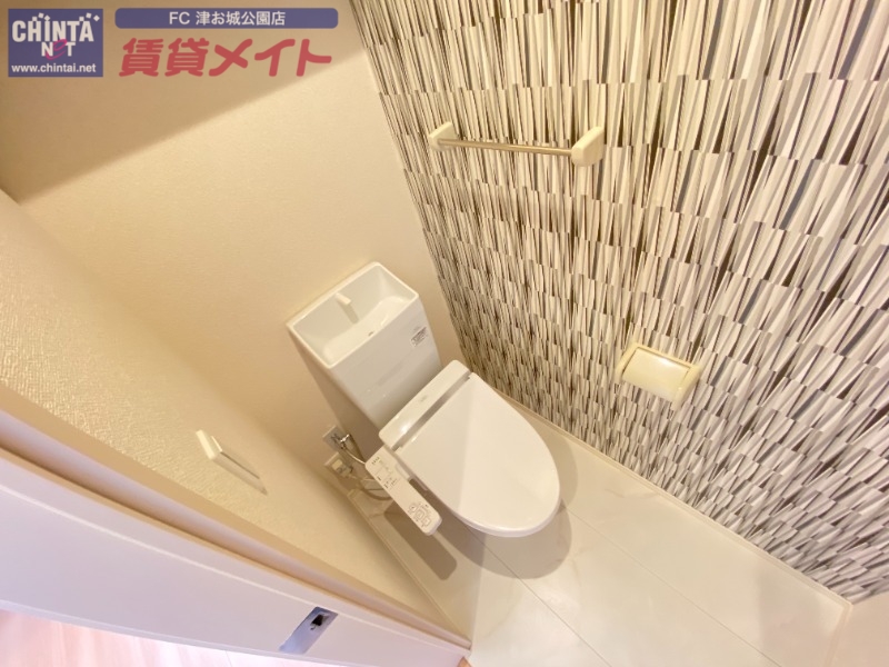 トイレ　同タイプ反転写真