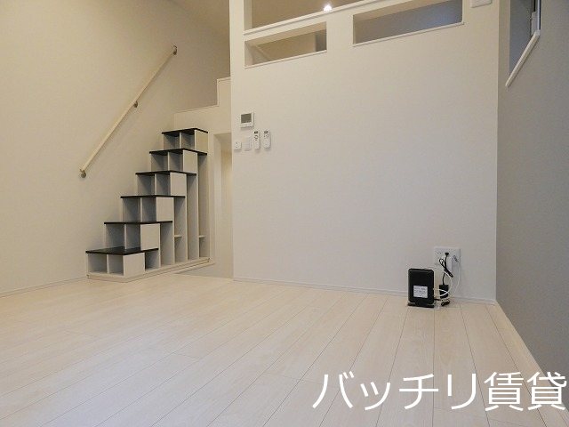 居室・リビング　同型タイプの為、現状を優先致します。